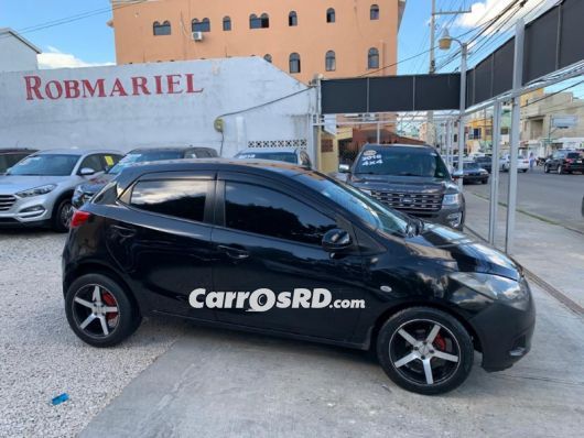 Mazda Demio Carros en venta