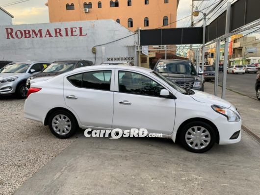 Nissan Versa Carros en venta