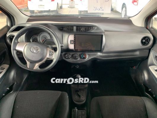Toyota Vitz Carros en venta