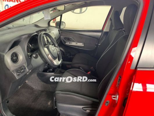 Toyota Vitz Carros en venta