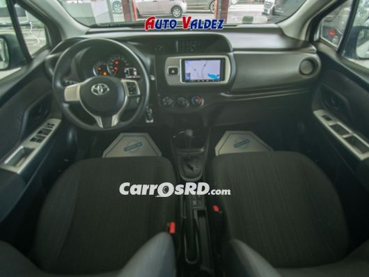 Toyota Vitz Carros en venta