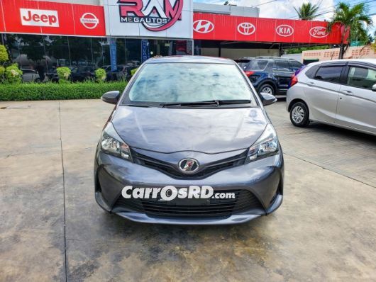 Toyota Vitz Carros en venta