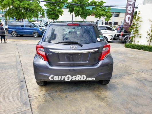 Toyota Vitz Carros en venta