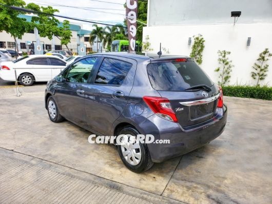 Toyota Vitz Carros en venta