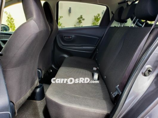 Toyota Vitz Carros en venta