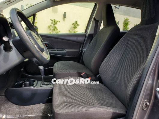 Toyota Vitz Carros en venta