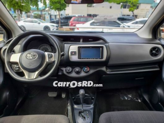 Toyota Vitz Carros en venta