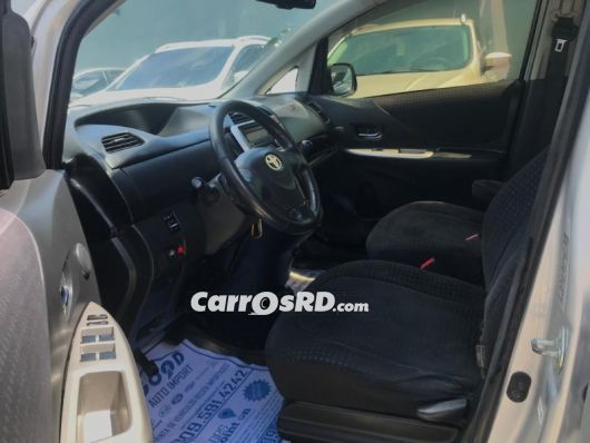 Toyota Ractis Hatchback en venta