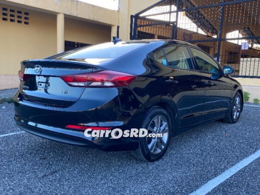 Hyundai Elantra Carros en venta