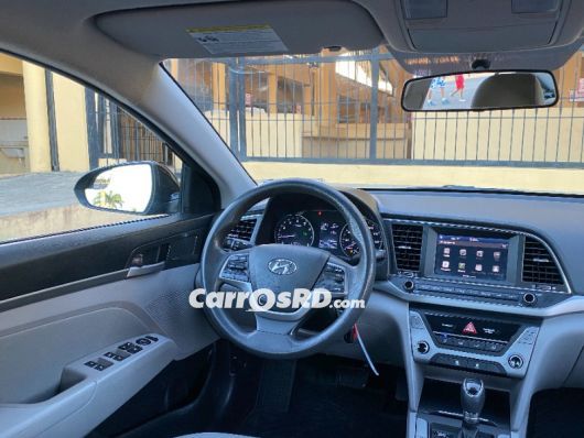 Hyundai Elantra Carros en venta