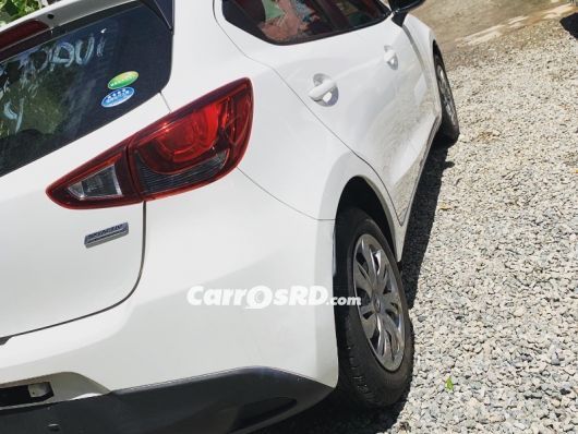 Mazda Demio Carros en venta