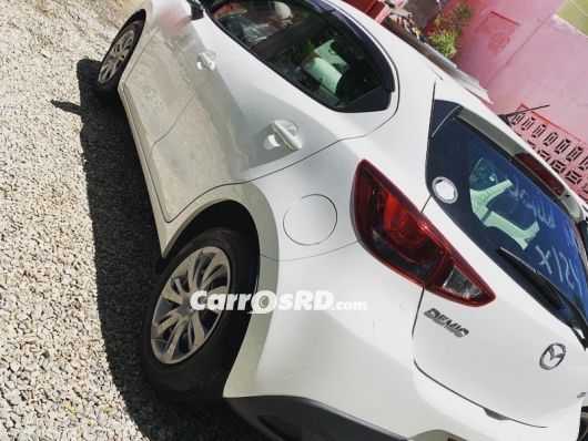 Mazda Demio Carros en venta