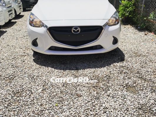 Mazda Demio Carros en venta