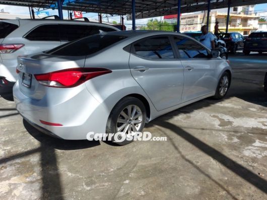 Hyundai Elantra Carros en venta