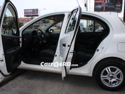 Nissan March Carros en venta