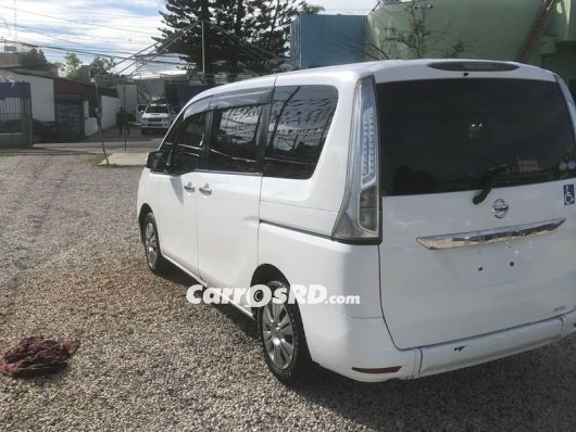 Nissan Serena Minivan en venta