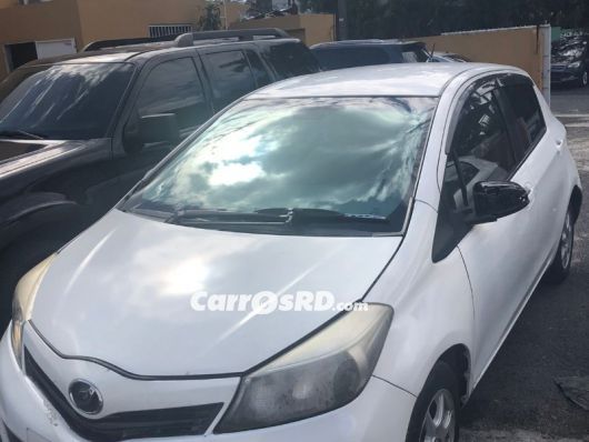 Toyota Vitz Carros en venta