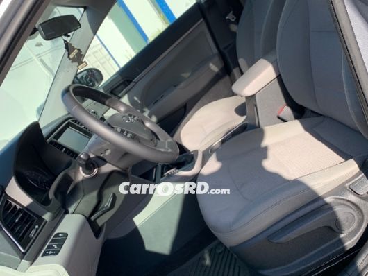 Hyundai Elantra Carros en venta