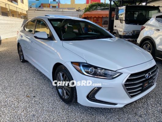 Hyundai Elantra Carros en venta