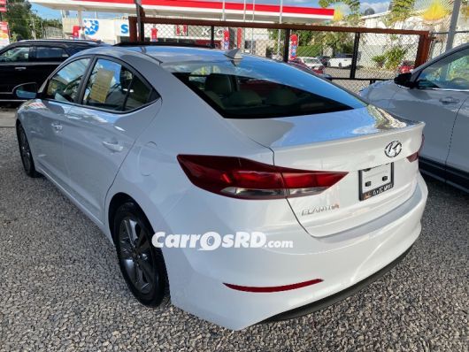 Hyundai Elantra Carros en venta