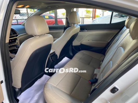 Hyundai Elantra Carros en venta