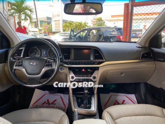 Hyundai Elantra Carros en venta