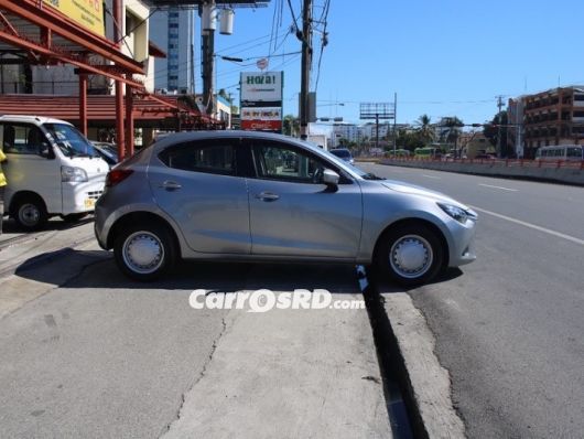 Mazda Demio Carros en venta