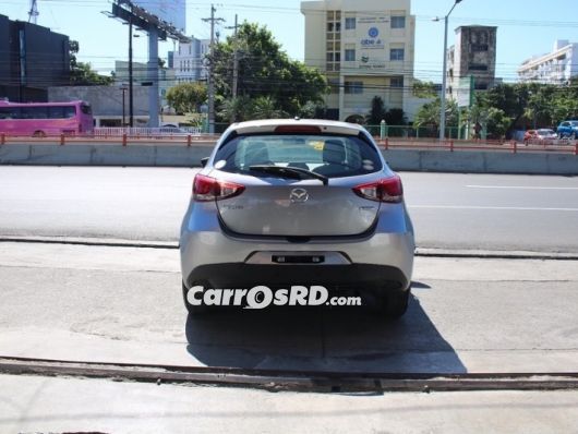 Mazda Demio Carros en venta