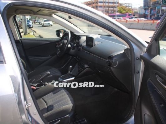 Mazda Demio Carros en venta