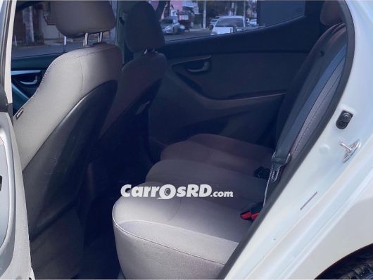 Hyundai Elantra Carros en venta