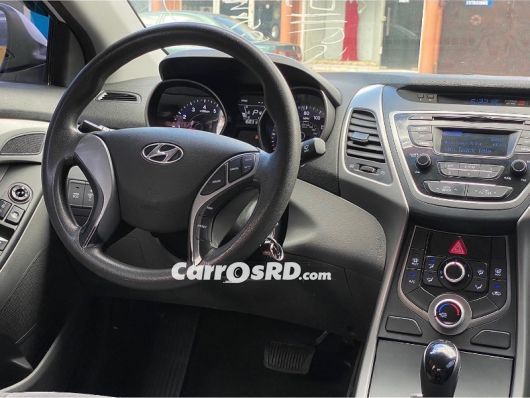 Hyundai Elantra Carros en venta