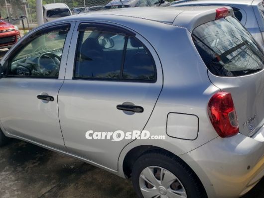 Nissan March Carros en venta