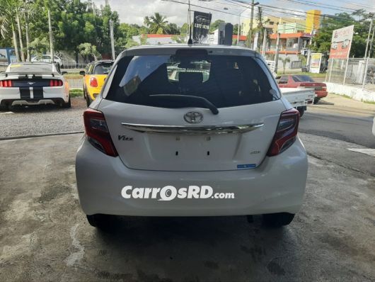 Toyota Vitz Carros en venta