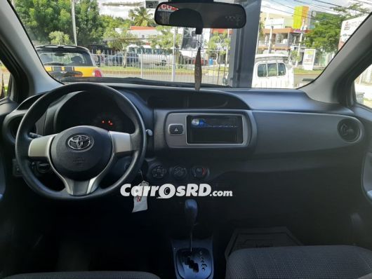 Toyota Vitz Carros en venta