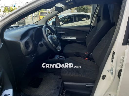 Toyota Vitz Carros en venta