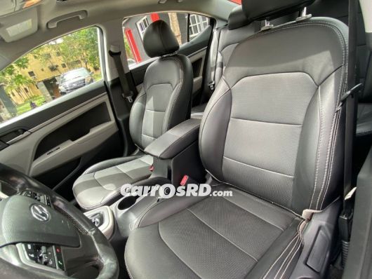 Hyundai Elantra Carros en venta