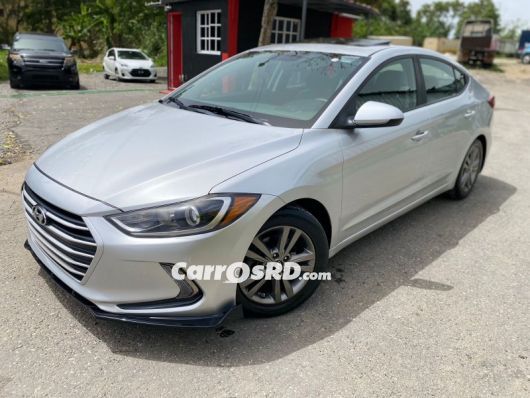Hyundai Elantra Carros en venta