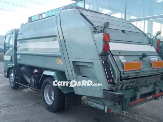 Isuzu ELF Camioneta en venta