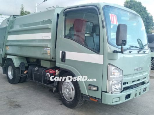Isuzu ELF Camioneta en venta