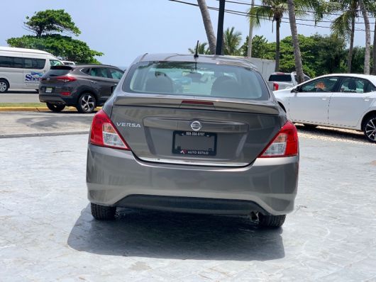 Nissan Versa SV