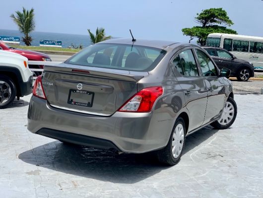 Nissan Versa SV