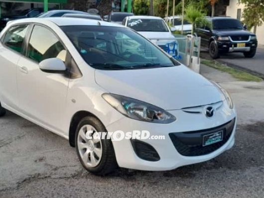 Mazda Demio Carros en venta