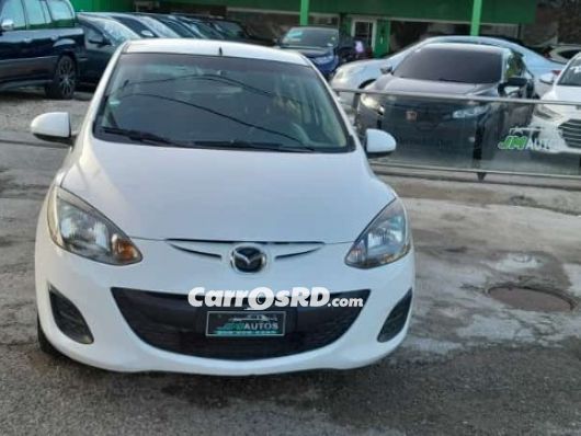 Mazda Demio Carros en venta