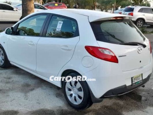 Mazda Demio Carros en venta