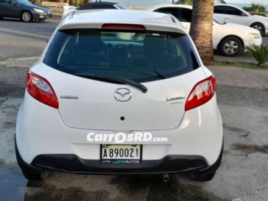 Mazda Demio Carros en venta