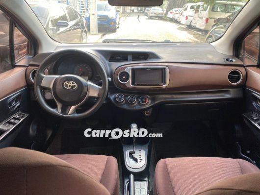 Toyota Vitz Carros en venta