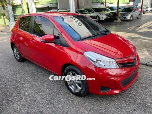 Toyota Vitz Carros en venta