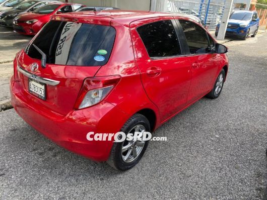 Toyota Vitz Carros en venta