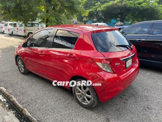 Toyota Vitz Carros en venta