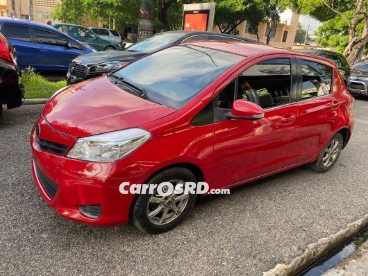 Toyota Vitz Carros en venta